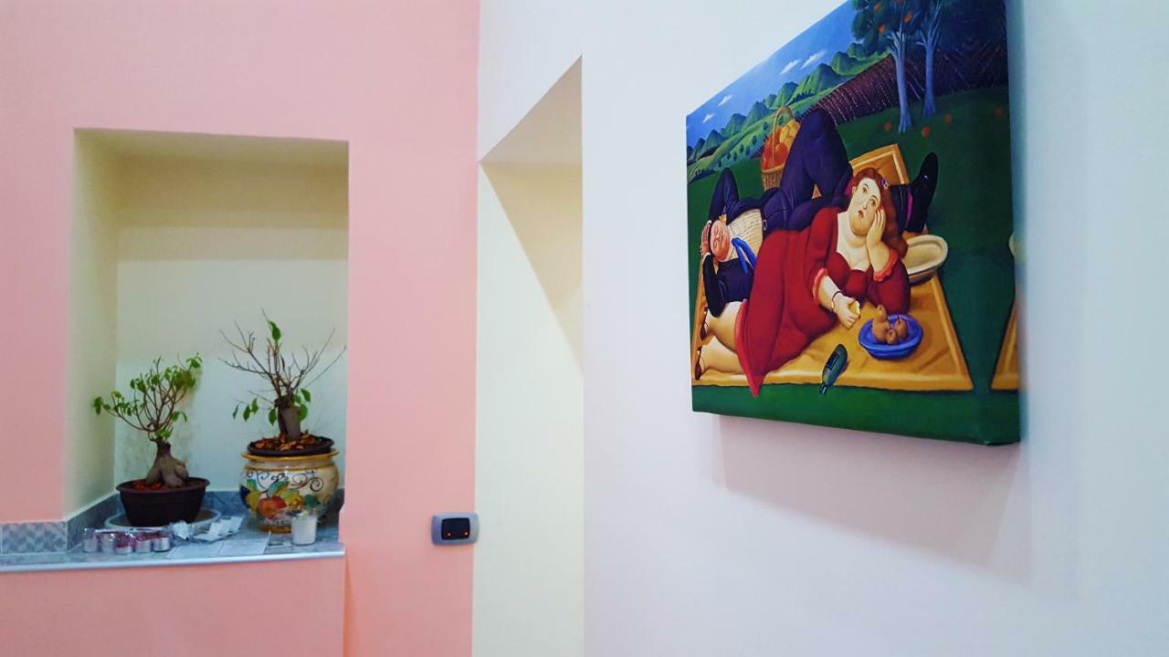 Holiday Naples Art Rooms Exterior photo